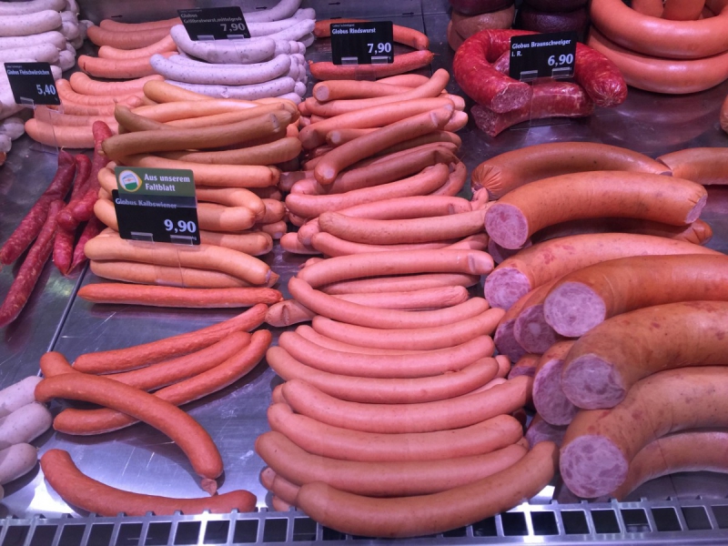 charcuterie-HYERES-min_sausages_meat_butchery-1069321